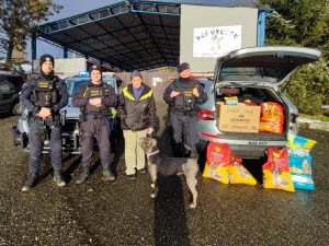 Policisté opět navštívili psí útulek