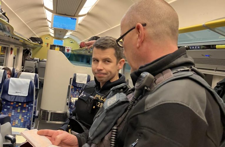Společné hlídky cizinecké policie a německých kolegů zajišťují bezpečnost na adventních vlakových spojích do Drážďan