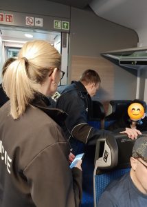 Společné hlídky cizinecké policie a německých kolegů zajišťují bezpečnost na adventních vlakových spojích do Drážďan