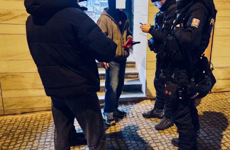Policisté dohlédnou na veřejný pořádek i dopravu