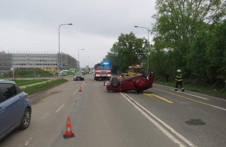 Po nehodě na elektrokoloběžce se vážně zranil, hledáme svědky