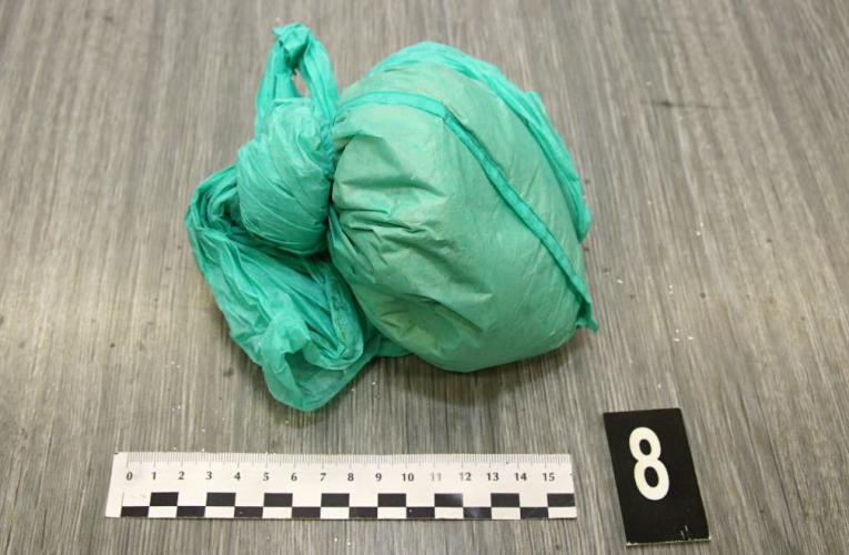 Kriminalisté zadrželi 35letého muže za prodej drog