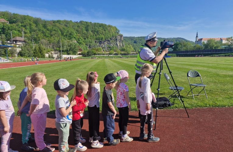 Dopravní den na děčínském atletickém stadionu