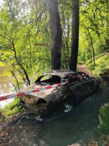 Odcizil automobil a pak ho zapálil
