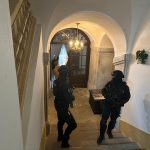 Policisté asistovali při předávce unikátního obrazu