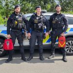Policisté z hlídkové služby významně pomohli dvěma lidem přežít čas do příjezdu sanity