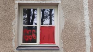 Posprejoval několik budov