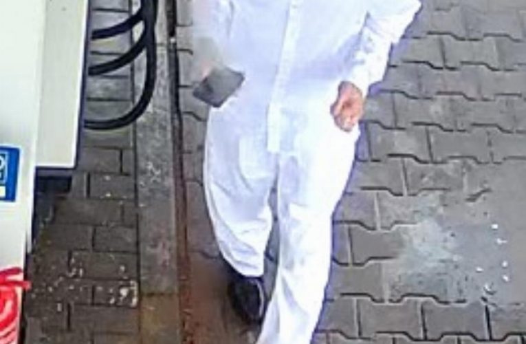 Poznáte muže z fotografií?