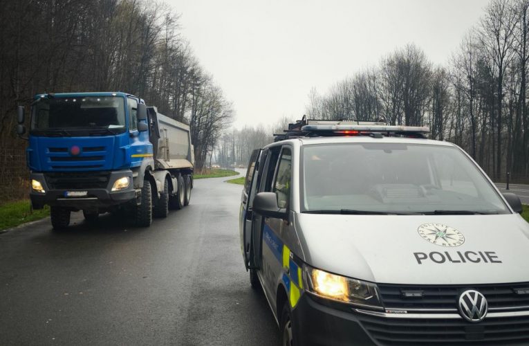 Přetížené kamiony, poškozené pneumatiky…