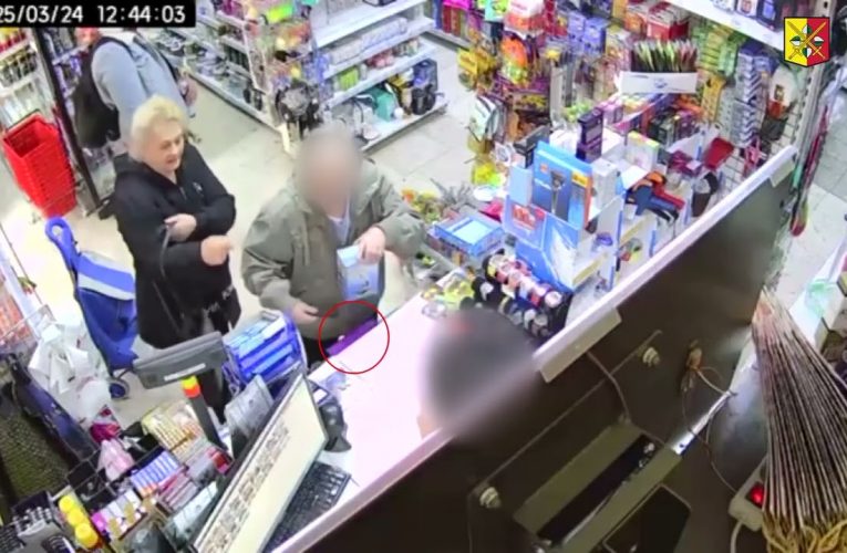Seniorku připravila o peníze na nájem