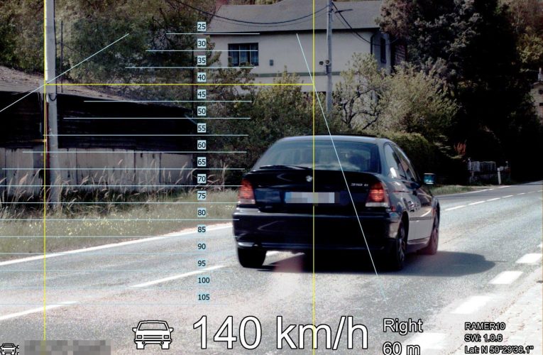 V obci jel 140 km/h