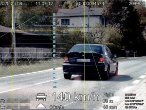 V obci jel 140 km/h