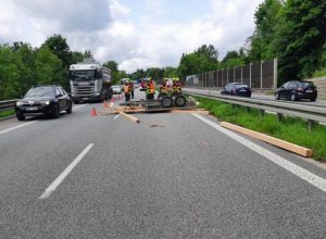 AKTUALIZACE - Havárie osobního automobilu blokuje silnici R35 ve směru na Turnov
