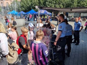 Centrum patřilo policistům
