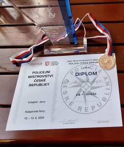 Jihočeští policisté a policistky zaznamenali skvělý úspěch na republikovém mistrovství ve volejbale