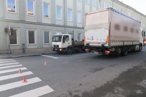 Kamion srazil chodkyni