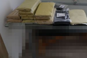 Mladík obviněn z propagace nacismu a nedovoleného nakládání s drogami