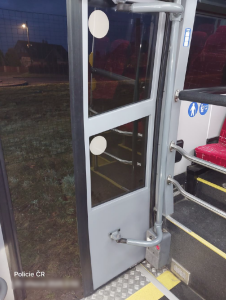Objasněná série vloupání do autobusů