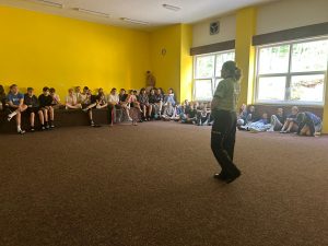 Policistky navštívily děti na škole v přírodě