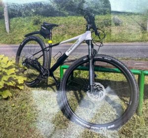 Poznáte muže na fotografii?