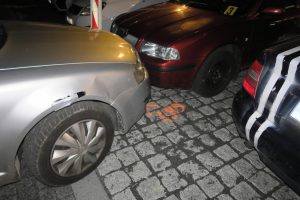 Ťukanec na parkovišti s minimálními následky bude mít dohru u soudu.