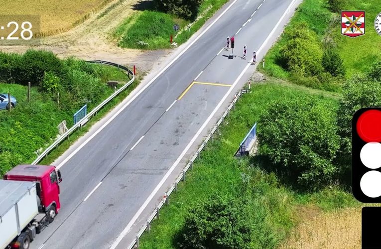 Dva řidiči jeli na červenou