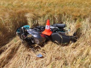 Motorkář se srazil s nákladním vozem