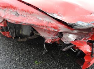 Mustang skončil ve svodidlech