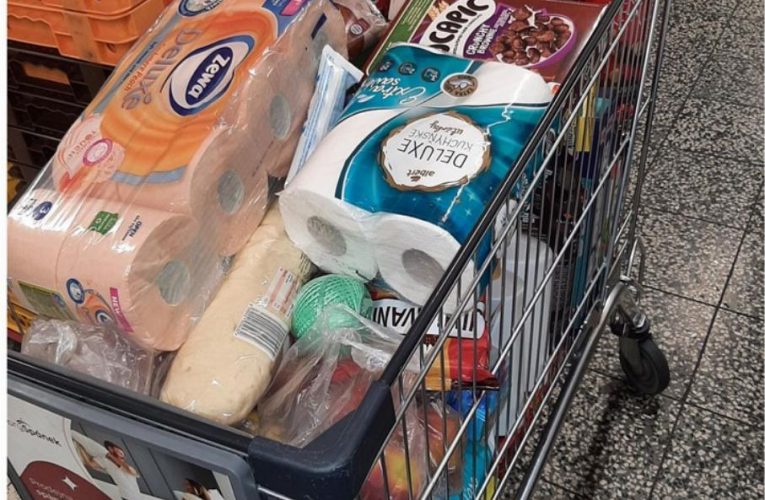 Na nákupy vyrazil vlakem