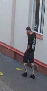 Neznáte potetovaného muže?