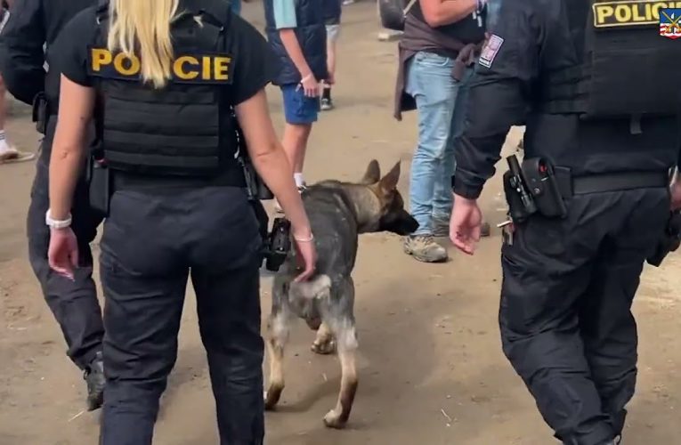 Policisté na mistrovství světa v motokrosu v Lokti