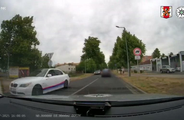 Policisté pomohli doprovodem do porodnice – miminko spěchalo na svět