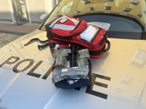 Policisté poskytli první pomoc zraněné ženě