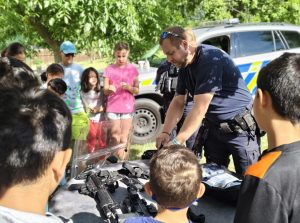 Policisté v dětském domově