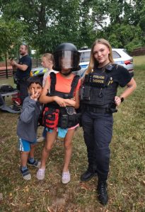 Policisté v dětském domově