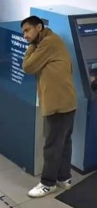 Poznáváte muže na fotografiích?