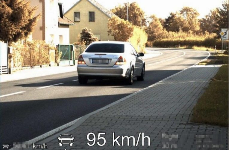 Řidič jel téměř dvojnásobnou rychlostí