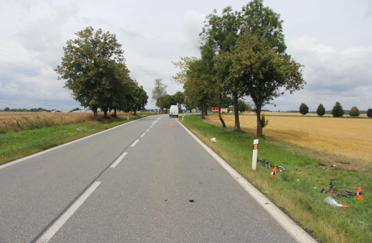 Vážná nehoda vozidla se dvěma cyklisty
