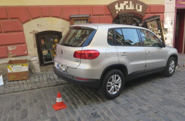 Auto skončilo ve výloze