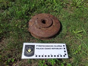 Houbaři našli v Ralsku cvičnou protitankovou minu