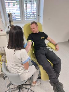 I tobě v žilách koluje naše krev...