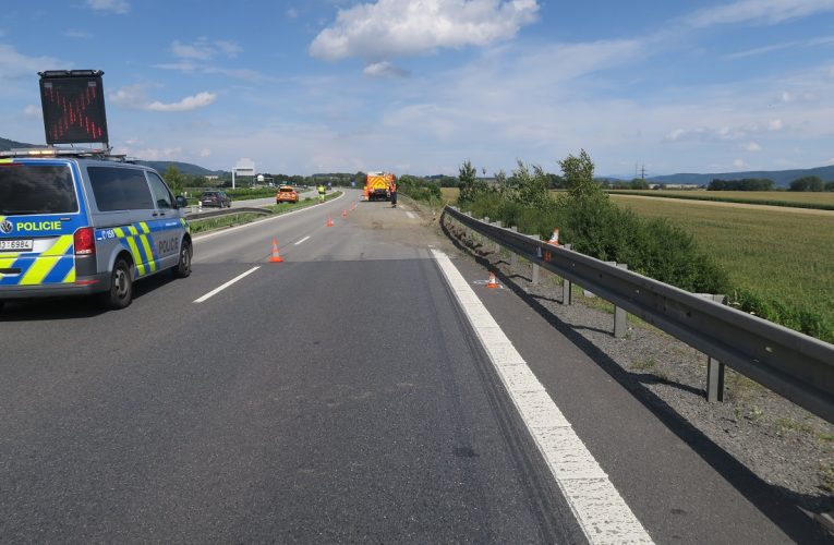Kamion skončil v poli