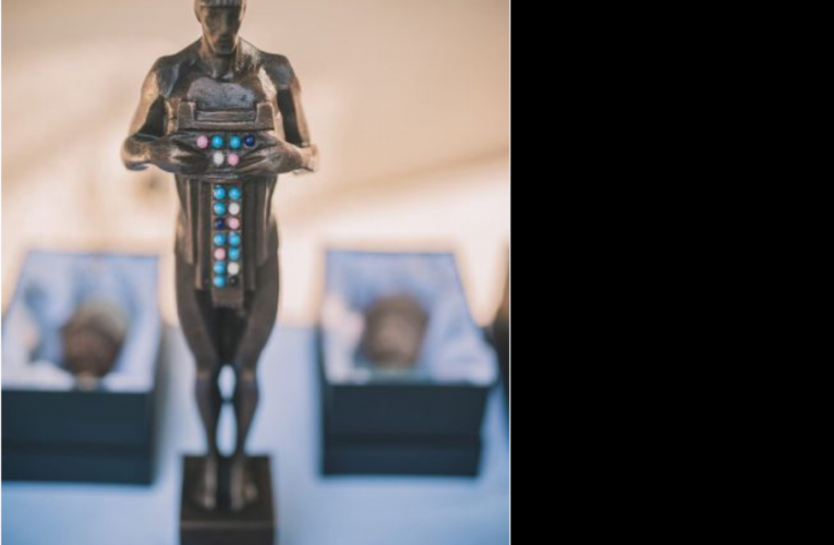 Krádež bronzové plastiky z městského hřbitova