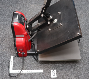 Neoprávněně prodával hrnečky i trička se známými logy. Hrozí mu až osm let vězení