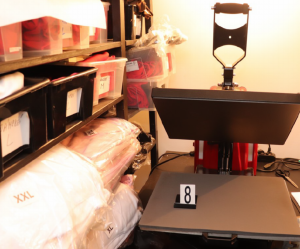 Neoprávněně prodával hrnečky i trička se známými logy. Hrozí mu až osm let vězení