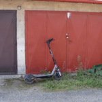 Odcizenou elektrokoloběžku bez poškození jsme vrátili majiteli
