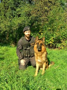 Psovod dopadl podezřelé v Trutnově