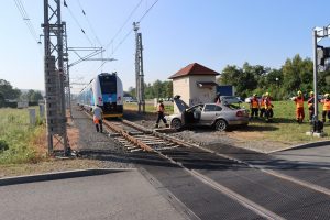 Ujížděl policistům – smetl ho vlak