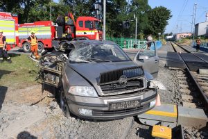 Ujížděl policistům – smetl ho vlak