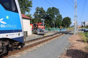 Ujížděl policistům – smetl ho vlak